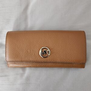 NWT Michael Kors Waller